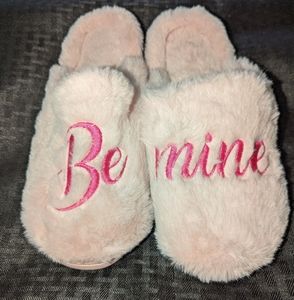 Light Pink Faux Fur Be Mine Valentine's Day Slippers Size Medium.